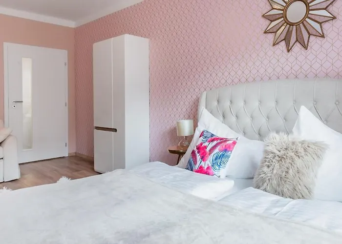 Pastel Art Deco 3Bdr Ruterra Apt