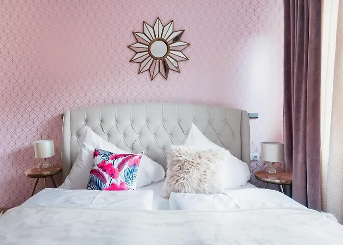 Pastel Art Deco 3Bdr Ruterra Apt