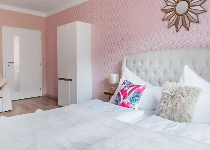 Pastel Art Deco 3Bdr Ruterra Apt