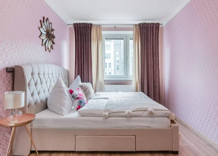 Pastel Art Deco 3Bdr Ruterra Apt
